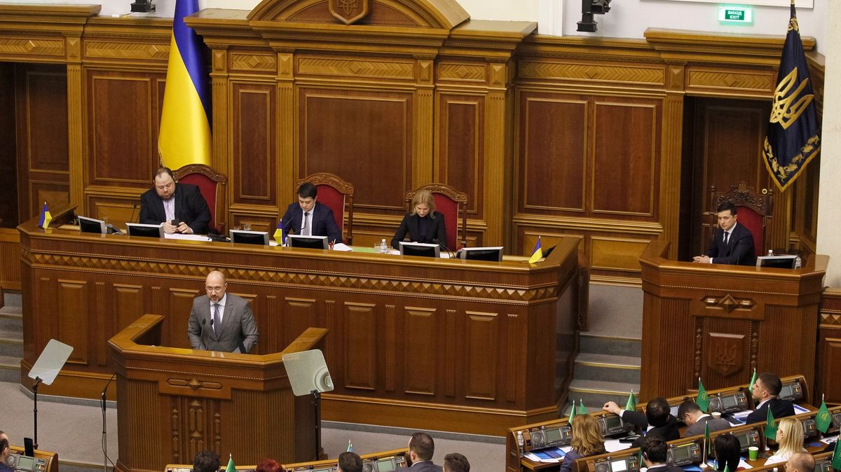 Nový premiér a desítka ministrů. Ukrajinská vláda má nové složení